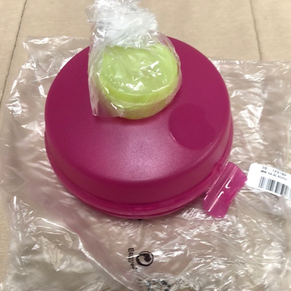 TUPPERWARE Mini Salad Keeper w/ dressing topping keeper & FREE Bonus Tote bag!!! - Picture 4 of 11